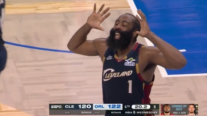 世界杯客户端更新-登哥好急！关键球权判给魔术 哈登跟裁判争辩：我拿命保证！