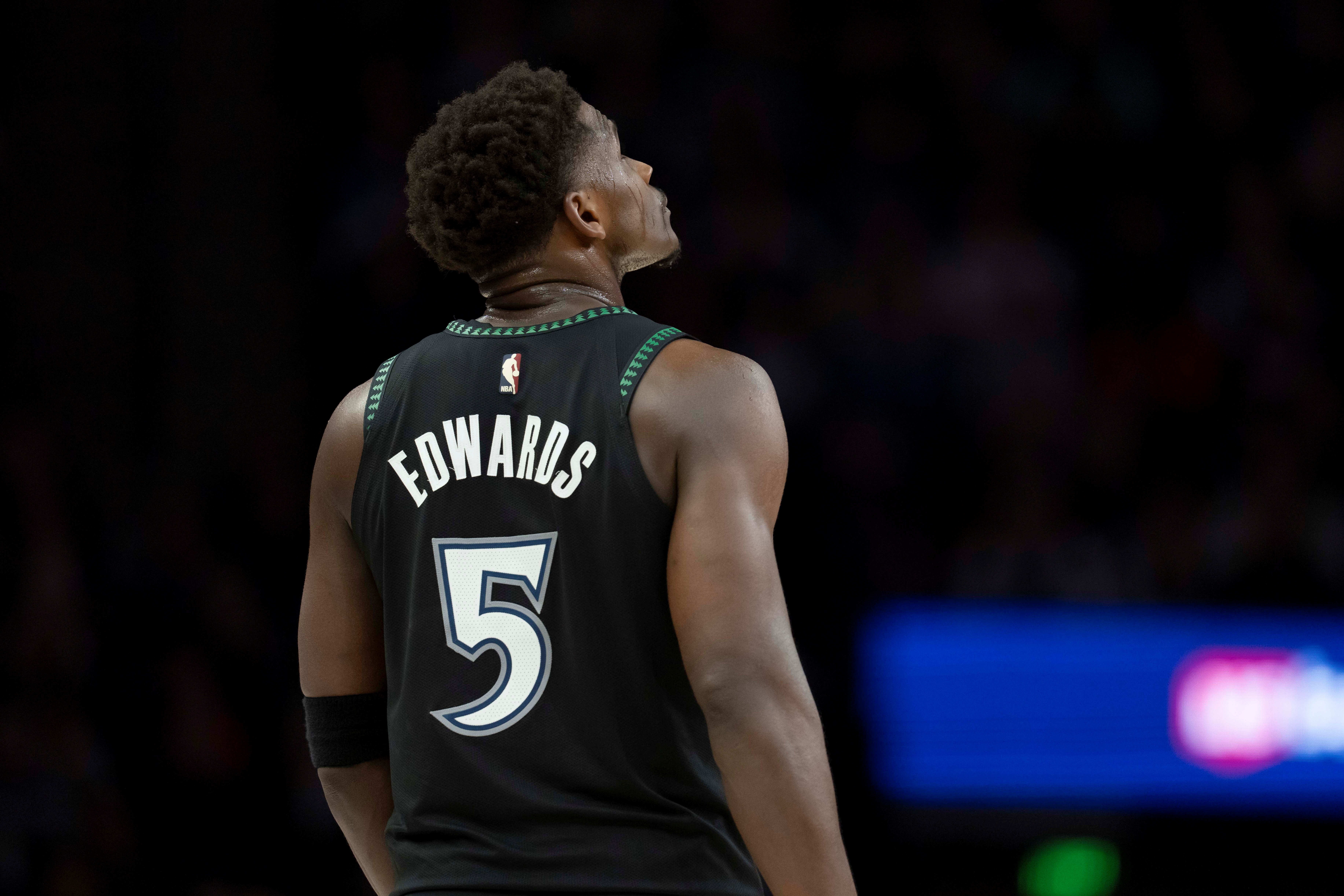 世界杯官方直播app下载-铁麻了！爱德华兹15中2&amp;三分10中1&amp;罚球10中9 仅得14分4助攻