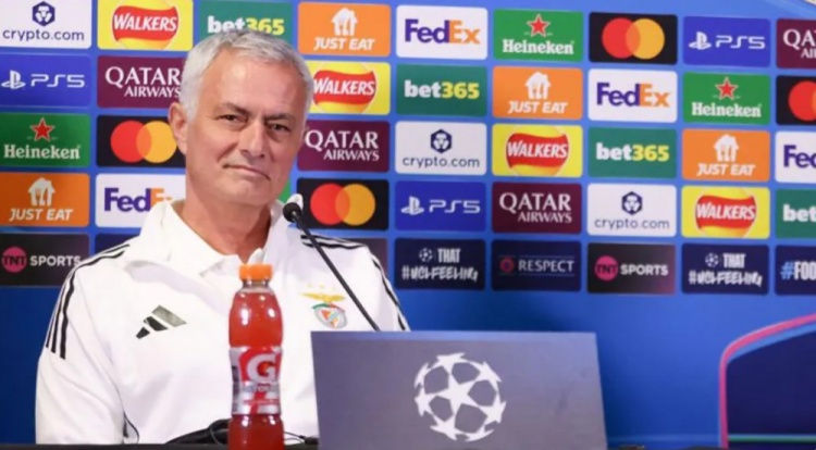 世界杯客户端更新-穆帅：阿韦洛亚是我皇马生涯最喜欢球员之一 阿隆索已证明了自己