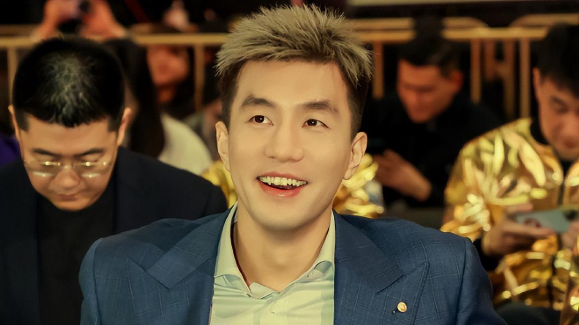 世界杯高清直播平台-郭艾伦行程满满!虽丢了芝麻,但却捡了个大西瓜,NBA全明星不见不散